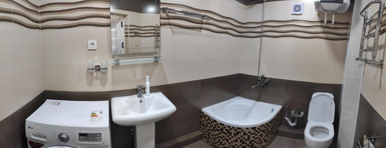1-Bedroom Apartment In The Very City Center Taskent Exterior foto
